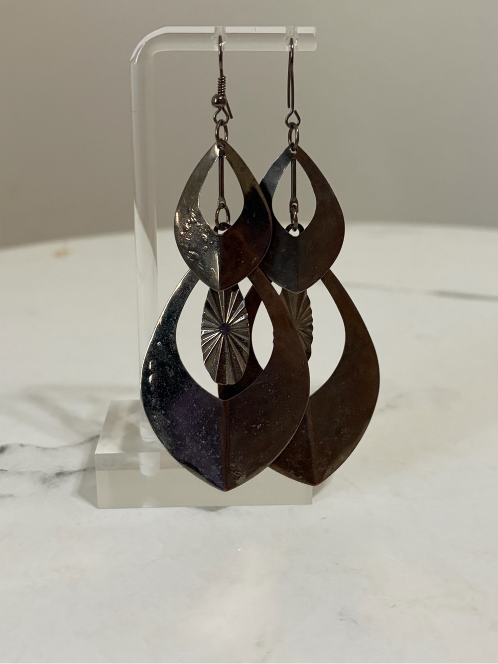 ๐ฆ Vintage Copper Tone Earrings - Picture 5 of 6